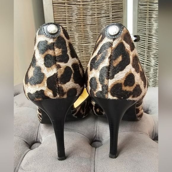 Michael Kors Clara mid spotted haircalf pump - like new condition - Picture 9 of 11